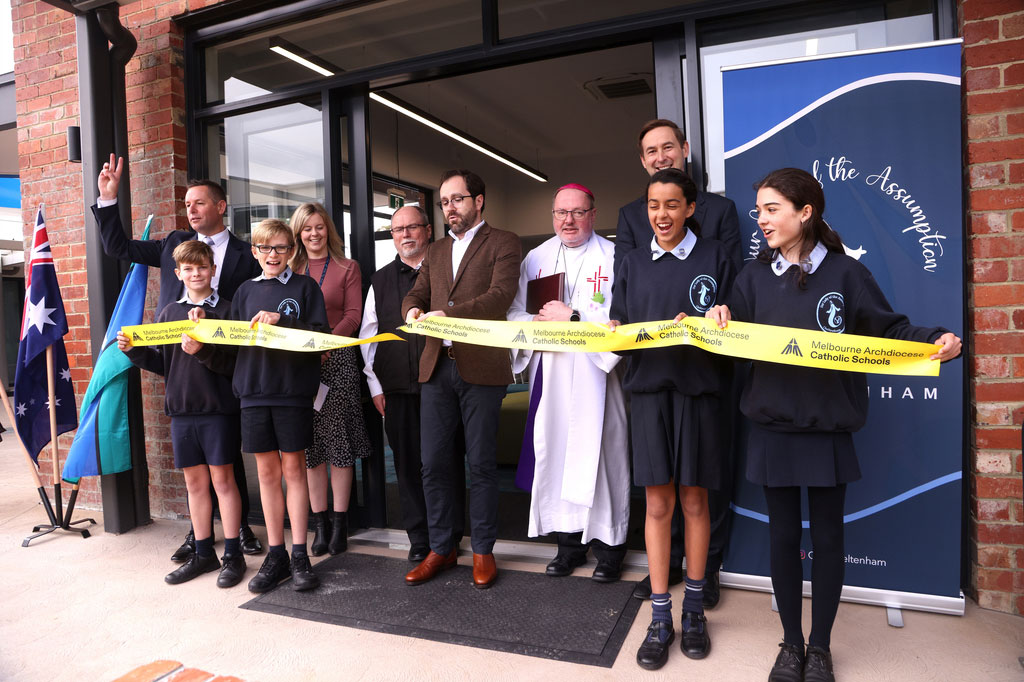 Member for Bentleigh Nick Staikos and MACS Executive Director Dr Edward Simons with students at the school